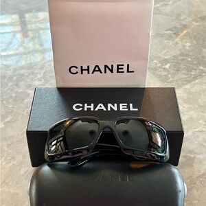 CHANEL Glossy Black Women’s Sunglasses